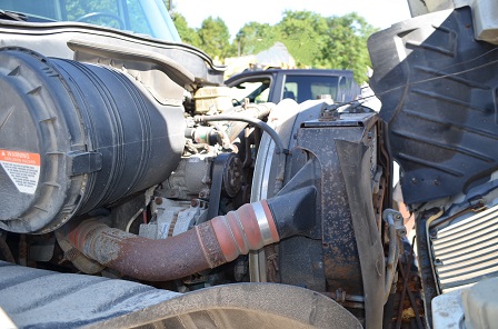 Engine of International 400SER Dump Truck