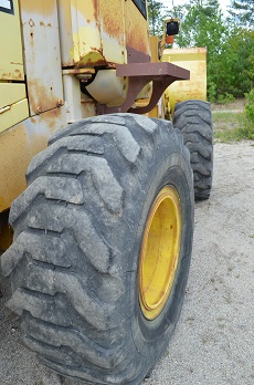 Tires on John Deere 624H Loader